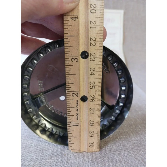 Vintage Pampered Chef Cut-N-Seal 3.5" Sandwich Cutter and Sealer W/Pamplet 1996 - Picture 9 of 9